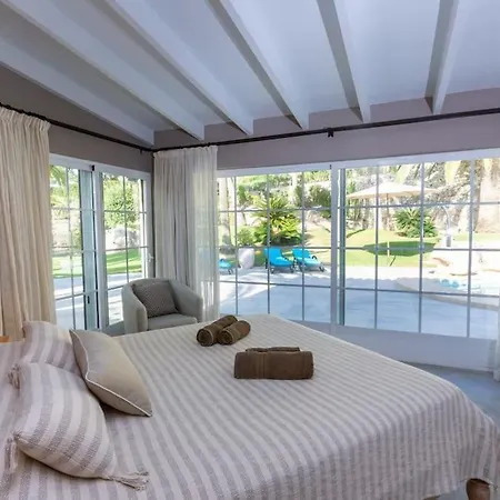 Villa Azzurra Home-charming Property- For 6 Guests *
